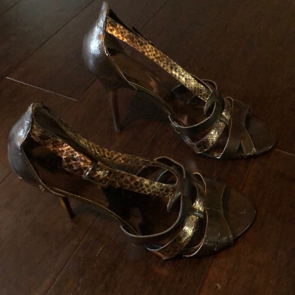 Brown leopard pump